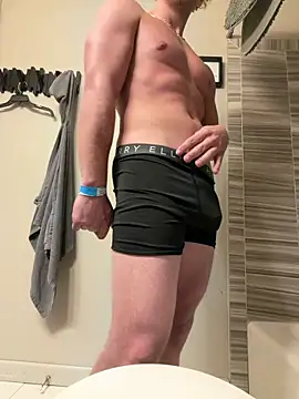 Snapshot of fitwhitecock chatting on 02/15/26, 06:15 fitwhitecock online show from 02/15/26, 06:15