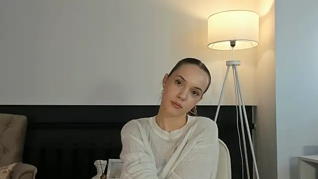 Snapshot of TovaDage chatting on 10/31/25, 09:10 TovaDage online show from 10/31/25, 09:10