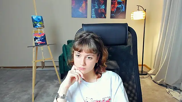 Snapshot of SharynMannes chatting on 10/31/25, 01:56 SharynMannes online show from 10/31/25, 01:56