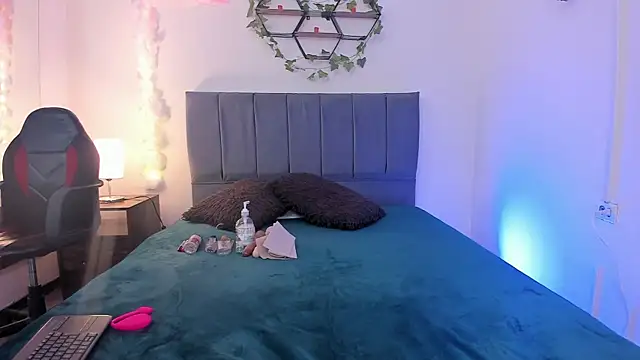 Lucerop  online show from 03/05/26, 03:46