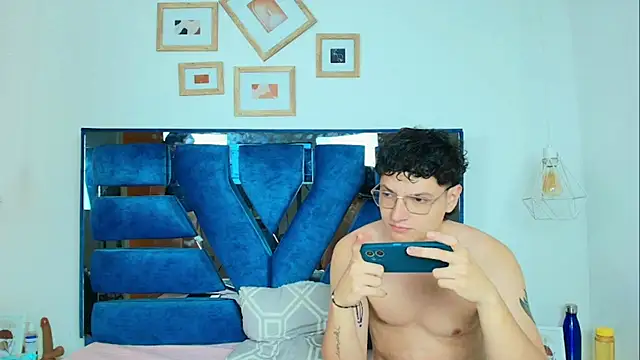 Zoe And Dylan  online show from 01/14/26, 12:44