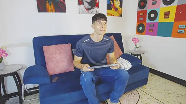 AlessioVitale online show from 11/22/25, 12:04