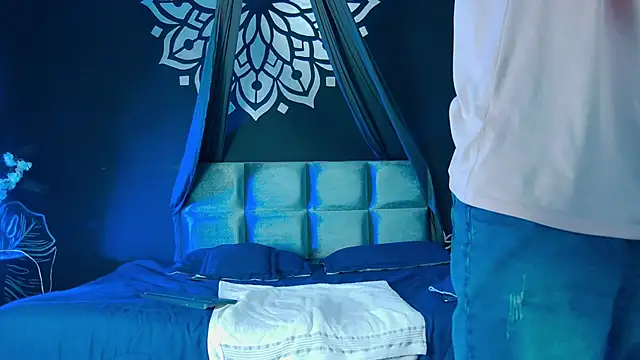 AlessioVitale online show from 12/22/25, 12:02