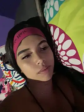 Snapshot of kathamuller_1 chatting on 11/15/25, 11:32 kathamuller 1 online show from 11/15/25, 11:32