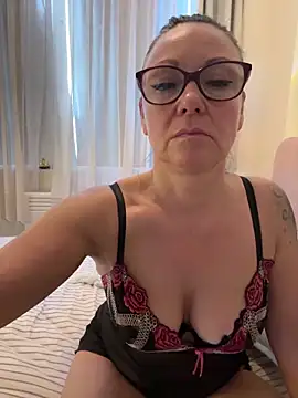 HotLdyllic online show from 05/09/26, 07:57