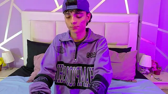 Snapshot of Orion_XXX chatting on 10/31/25, 08:32 Orion XXX online show from 10/31/25, 08:32