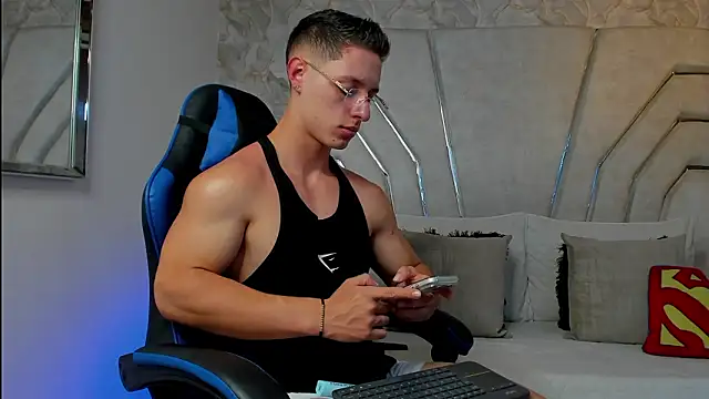 MAXTHOMSON online show from 03/18/26, 01:31