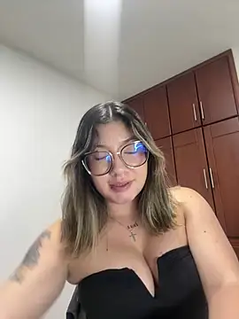 Snapshot of Eve_Miiller chatting on 05/08/26, 05:24 Eve Miiller online show from 05/08/26, 05:24