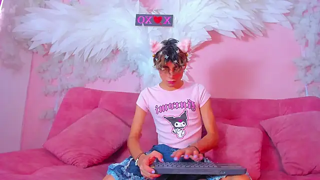 Leo Glow online show from 12/16/25, 01:16