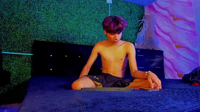 Leo Glow online show from 02/19/26, 01:07