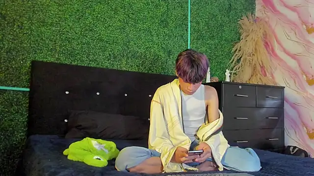 Leo Glow online show from 02/25/26, 12:59