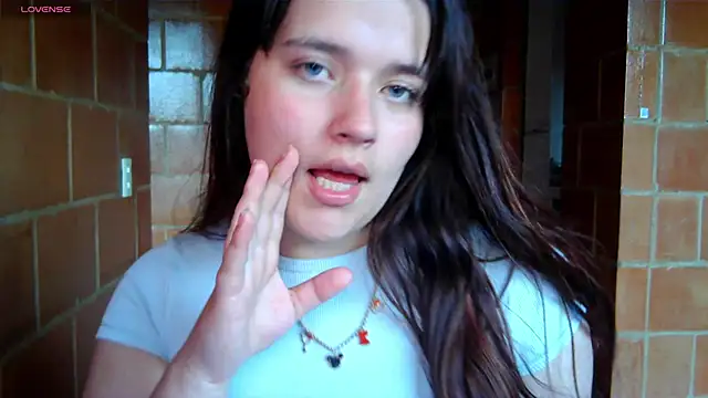 Charlotte Allen  online show from 11/07/25, 10:21