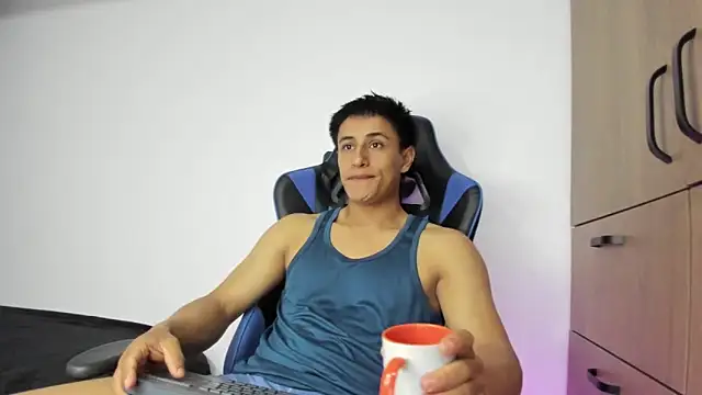 dorman boy online show from 11/11/25, 01:49