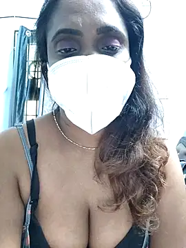 Queen-dhivya online show from 12/17/25, 10:21