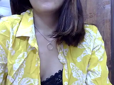 maira 33 online show from 11/15/25, 03:04