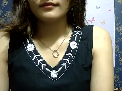 maira 33 online show from 02/25/26, 01:15