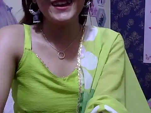 maira 33 online show from 04/11/26, 04:33