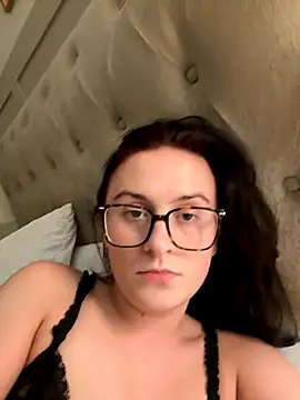 EmLovesxx online show from 11/08/25, 12:22