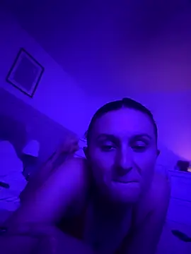 EmLovesxx online show from 11/11/25, 10:54