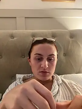 EmLovesxx online show from 11/17/25, 09:31