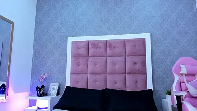 ailenaranda online show from 11/28/25, 12:30