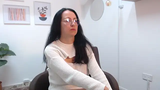 Lauryn Jones online show from 11/19/25, 02:39