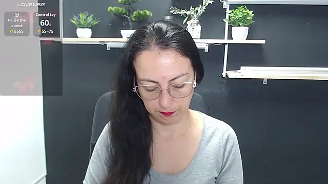 Lauryn Jones online show from 04/27/26, 05:33