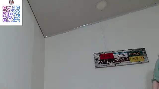 Snapshot of Victoria_Founta1n chatting on 11/01/25, 10:01 Victoria Founta1n online show from 11/01/25, 10:01