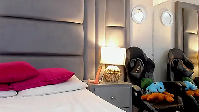 BriannaRivera online show from 12/01/25, 12:32