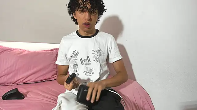 Snapshot of saint_dark chatting on 12/01/25, 01:16 saint dark online show from 12/01/25, 01:16