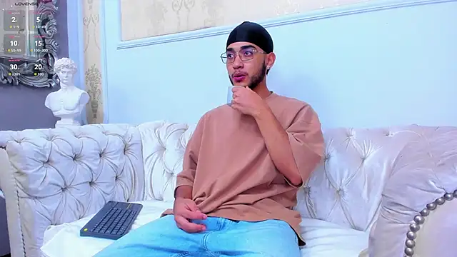 MatteoRicci  online show from 11/04/25, 07:35