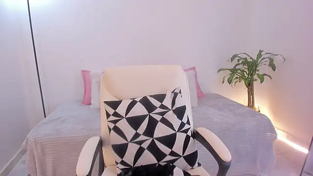  Hanna Williams  online show from 03/24/26, 08:47