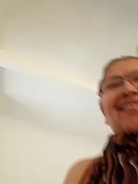 Snapshot of Cessi50 chatting on 11/13/25, 03:55 Cessi50 online show from 11/13/25, 03:55