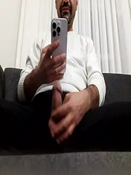 Snapshot of saban_akdogan chatting on 11/02/25, 12:24 saban akdogan online show from 11/02/25, 12:24