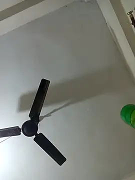 Snapshot of Hot__cute001 chatting on 11/01/25, 05:48 Hot cute001 online show from 11/01/25, 05:48