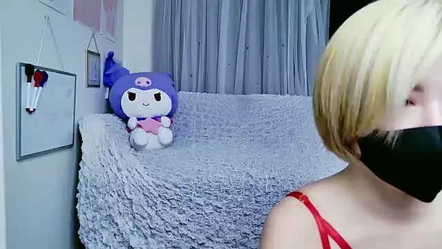 Snapshot of yuria_75075000 chatting on 11/17/25, 12:55 yuria 75075000 online show from 11/17/25, 12:55