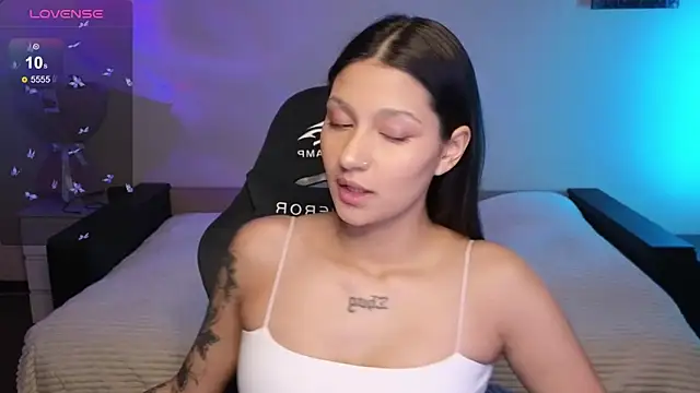 Nikol Goldysss online show from 11/08/25, 02:12