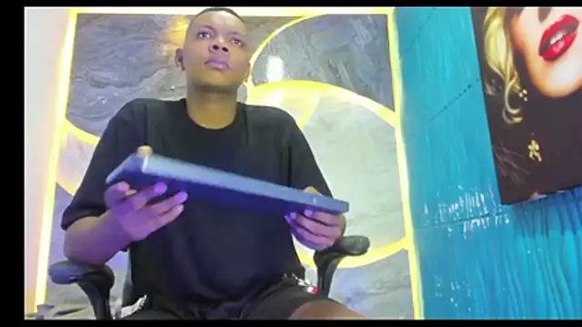 Snapshot of the_hot_boy0 chatting on 11/16/25, 12:11 the hot boy0 online show from 11/16/25, 12:11