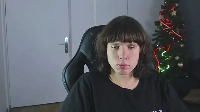 CutieKai  online show from 12/21/25, 10:06