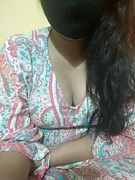 Snapshot of mouni499 chatting on 04/26/26, 07:39 mouni499 online show from 04/26/26, 07:39