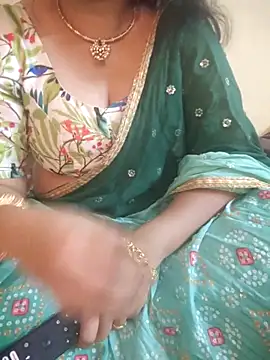 Snapshot of mouni499 chatting on 05/17/26, 01:40 mouni499 online show from 05/17/26, 01:40