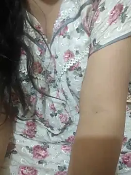 Snapshot of mouni499 chatting on 05/18/26, 07:03 mouni499 online show from 05/18/26, 07:03