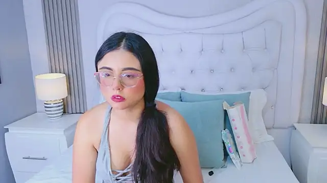 ScarlettPetrova online show from 06/02/26, 11:45
