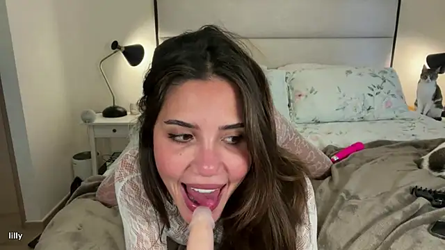 Itslillybloom online show from 11/25/25, 04:56