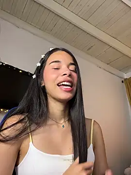 Snapshot of Milleradhara24 chatting on 11/25/25, 02:50 Milleradhara24 online show from 11/25/25, 02:50