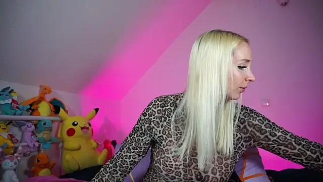 StellaCinderella online show from 10/19/25, 01:23