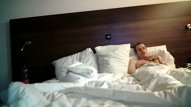 Snapshot of paulus52 chatting on 11/08/25, 06:57 paulus52 online show from 11/08/25, 06:57