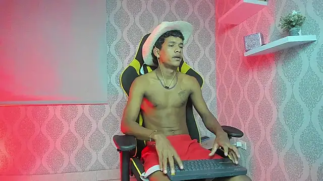 Snapshot of Boy_savoy chatting on 02/15/26, 07:27 Boy savoy online show from 02/15/26, 07:27