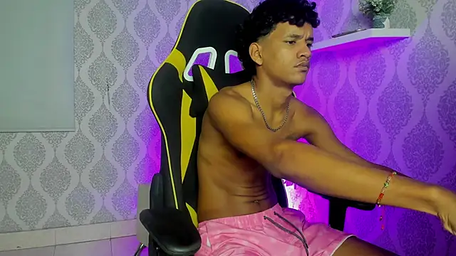 Snapshot of Boy_savoy chatting on 02/20/26, 07:21 Boy savoy online show from 02/20/26, 07:21