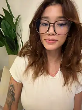 Snapshot of bergmanamii chatting on 07/20/26, 12:25 bergmanamii online show from 07/20/26, 12:25